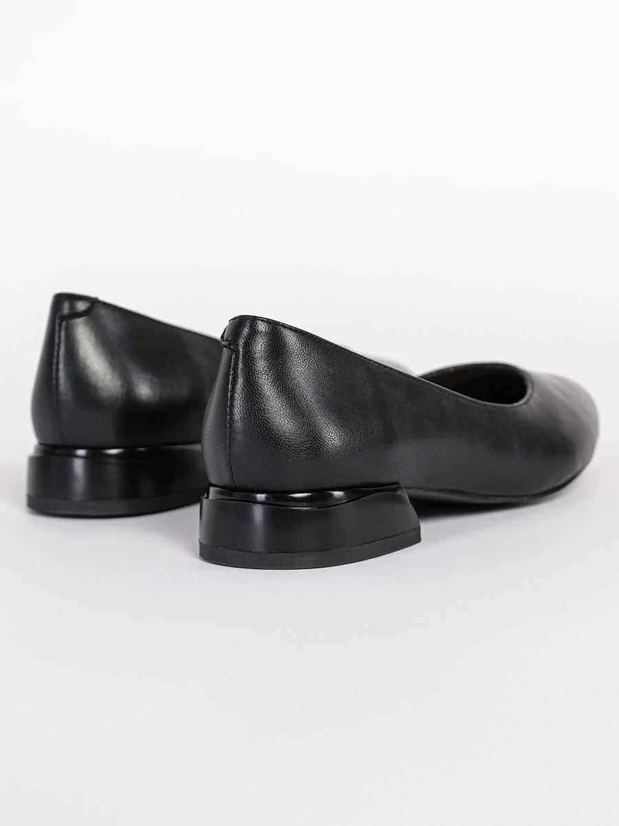 Туфли-лодочки черного цвета на низком каблуке